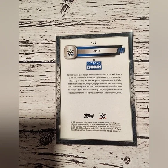 2025 Topps Chrome WWE Bayley Green geometric Refractor /75 - Picture 3 of 3